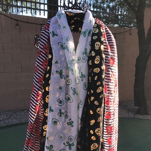 Holiday Scarves of The Season - set of (3) - EUC - Picture 2 of 10